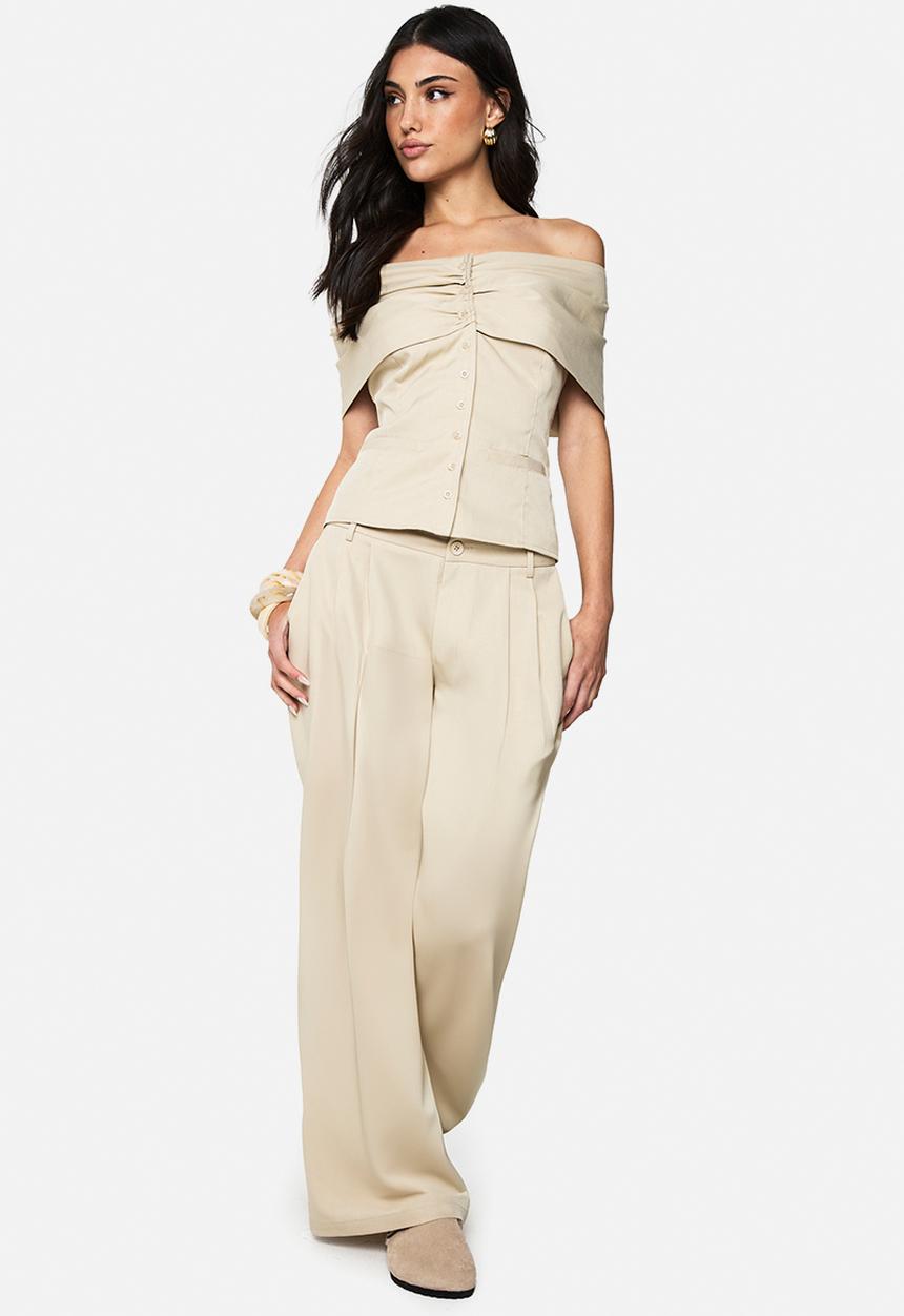 boohoo - Tailored pleated front wide leg trousers - stone
