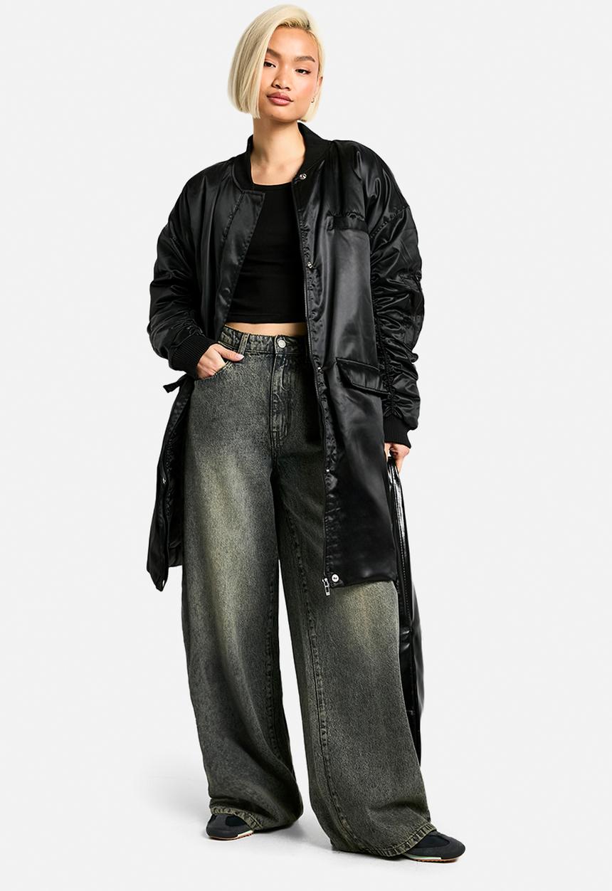 boohoo - Oversized longline satin bomber jacket - black