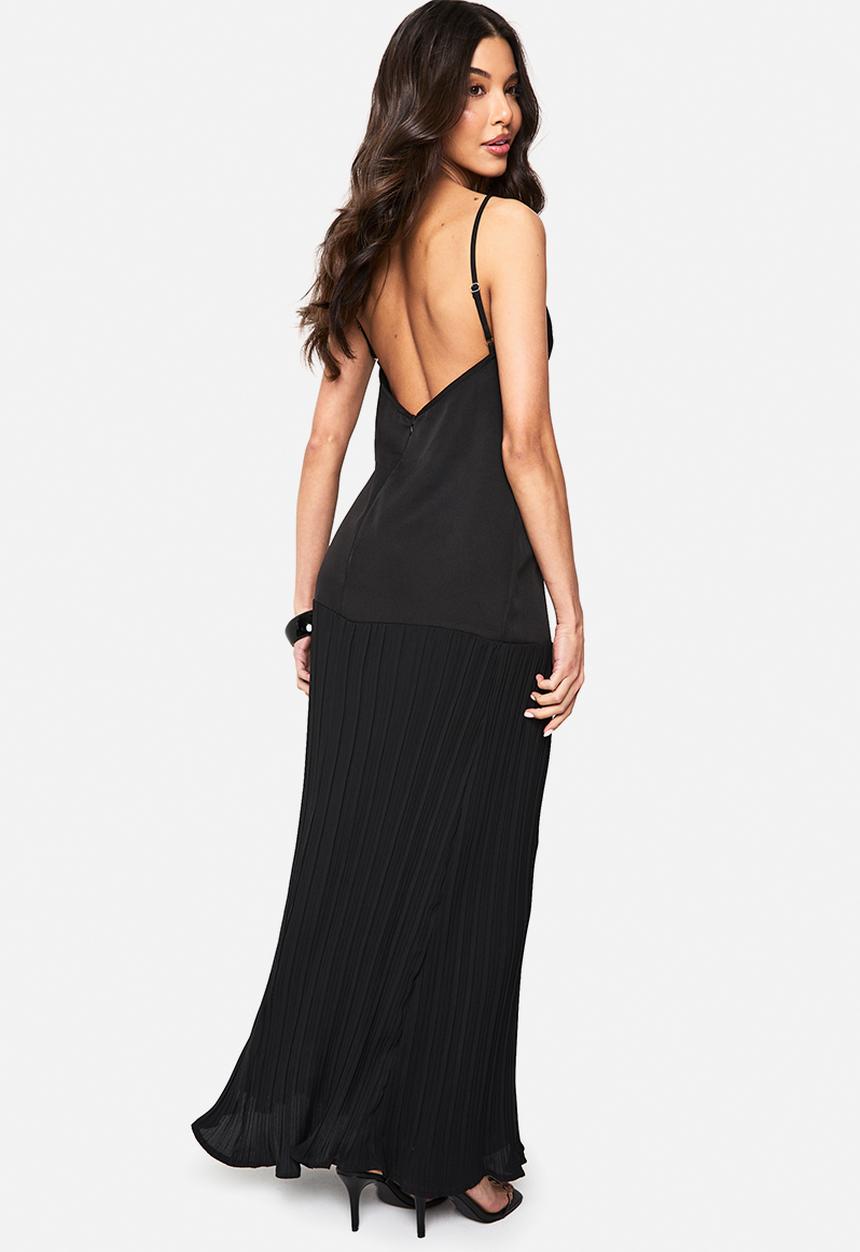 boohoo - Dropped waist pleated maxi dress - black