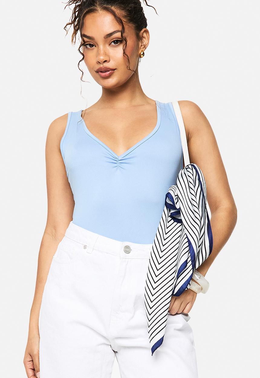 boohoo - Super soft v neck ruched bust bodysuit - powder blue