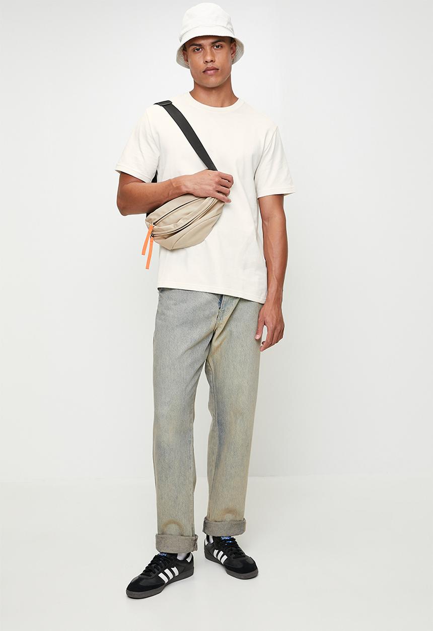 Levi’s® - SP SIDE EMBROIDERY TEE - OFF WHITE