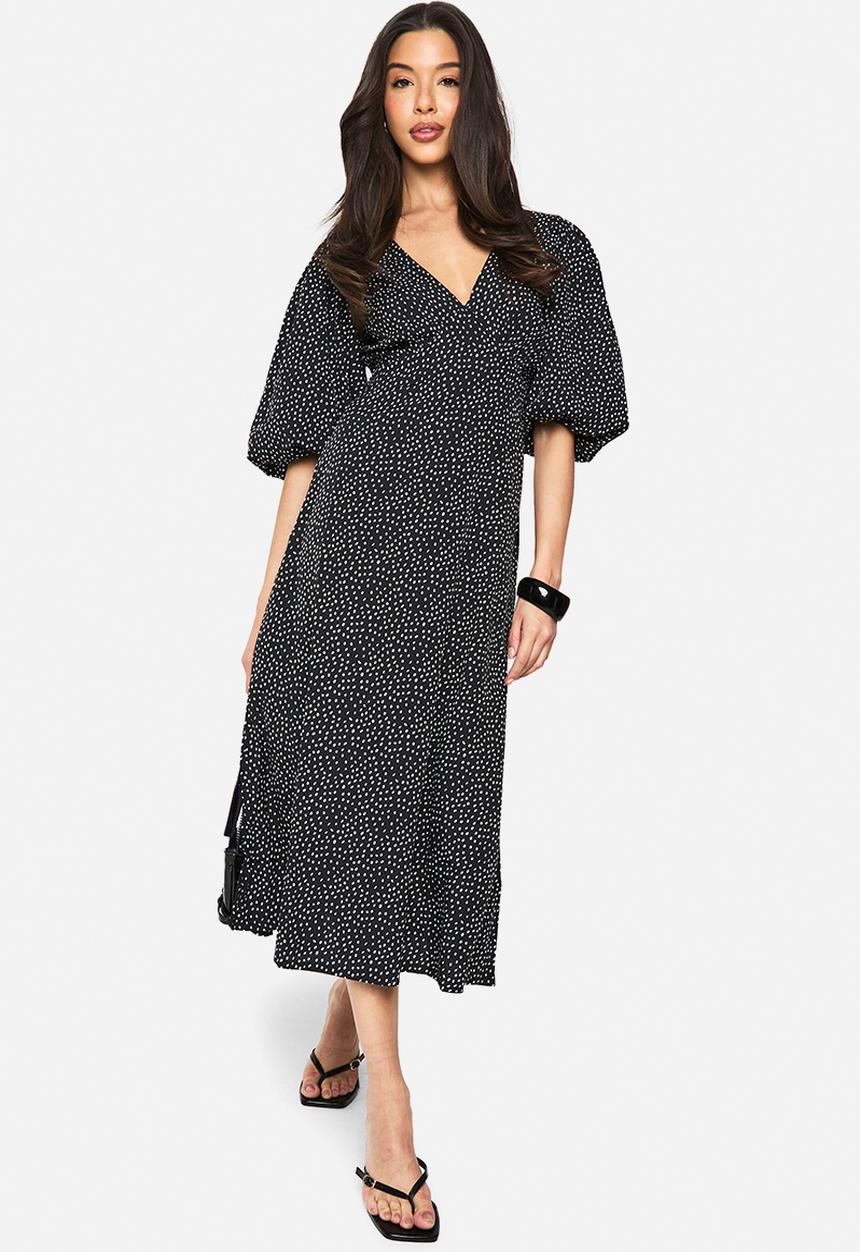 boohoo - Polka dot puff sleeve tie back midi dress - black