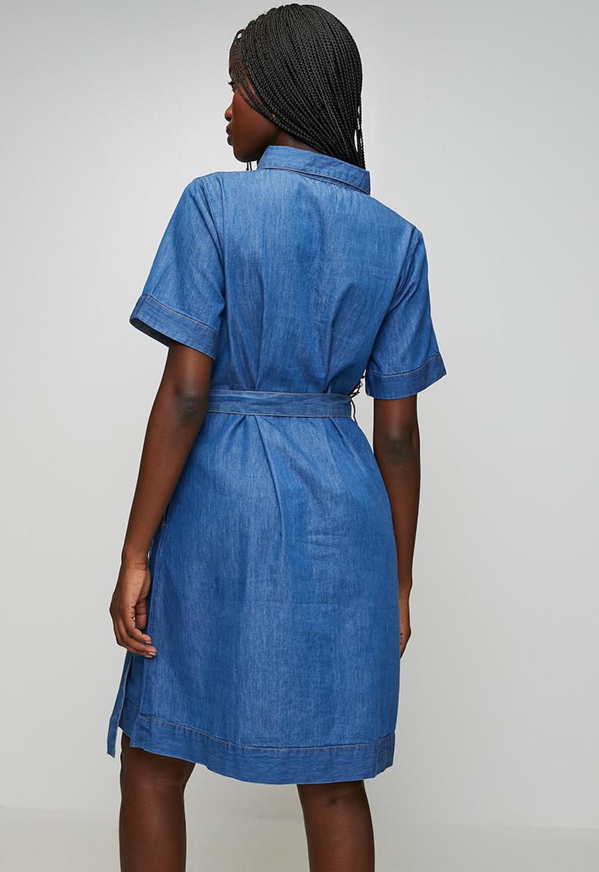Stella Morgan - 1/2 sleeve midi dress with scoop hem button through denim - mid wash denim