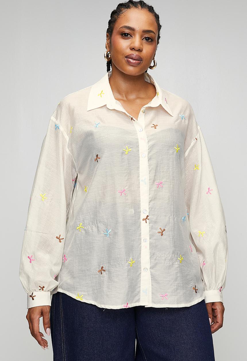 Me&B - Plus Bellow Sleeve Shirt in Embroidered Bows - White
