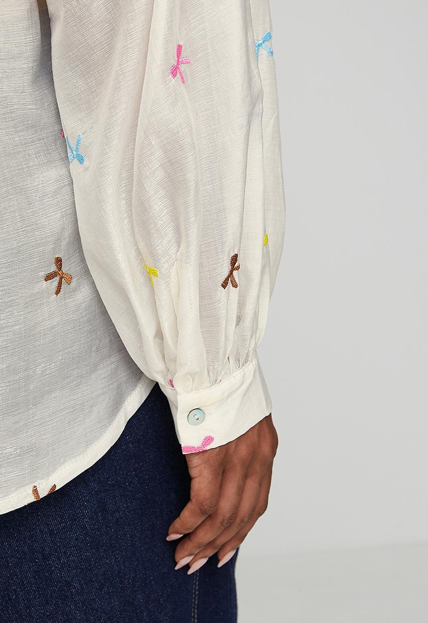 Me&B - Plus Bellow Sleeve Shirt in Embroidered Bows - White