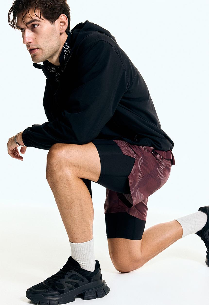 H&M - Double-layered sports shorts with drymove™ - light burgundy/patterned 