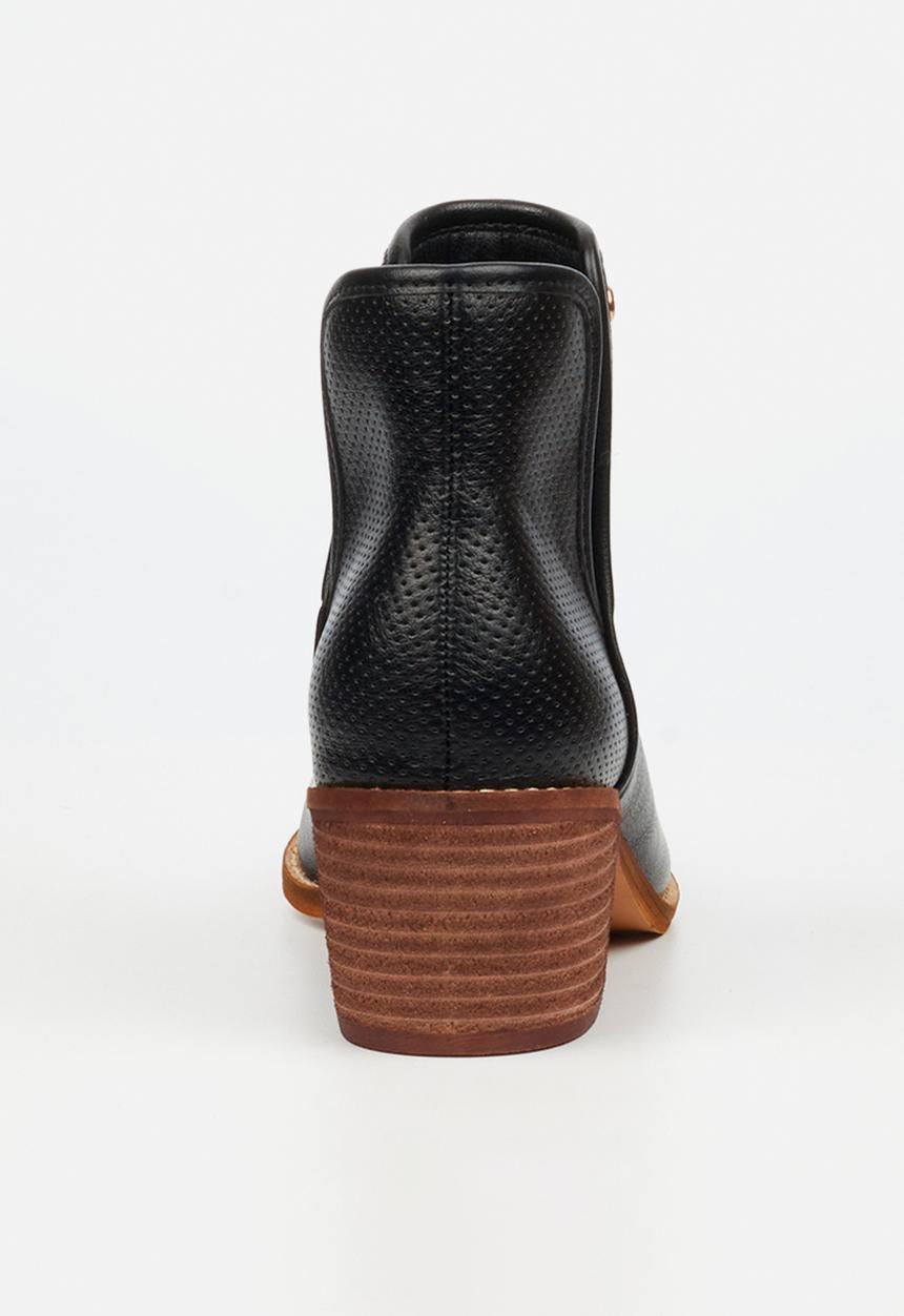Miss Black - Cooper 2 v-cut cuban ankle boot - black