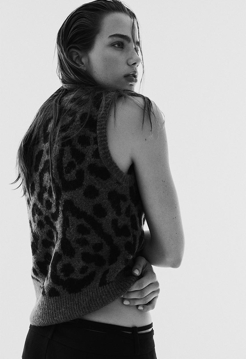 H&M - Jacquard-knit sweater vest - dark grey/leopard print 