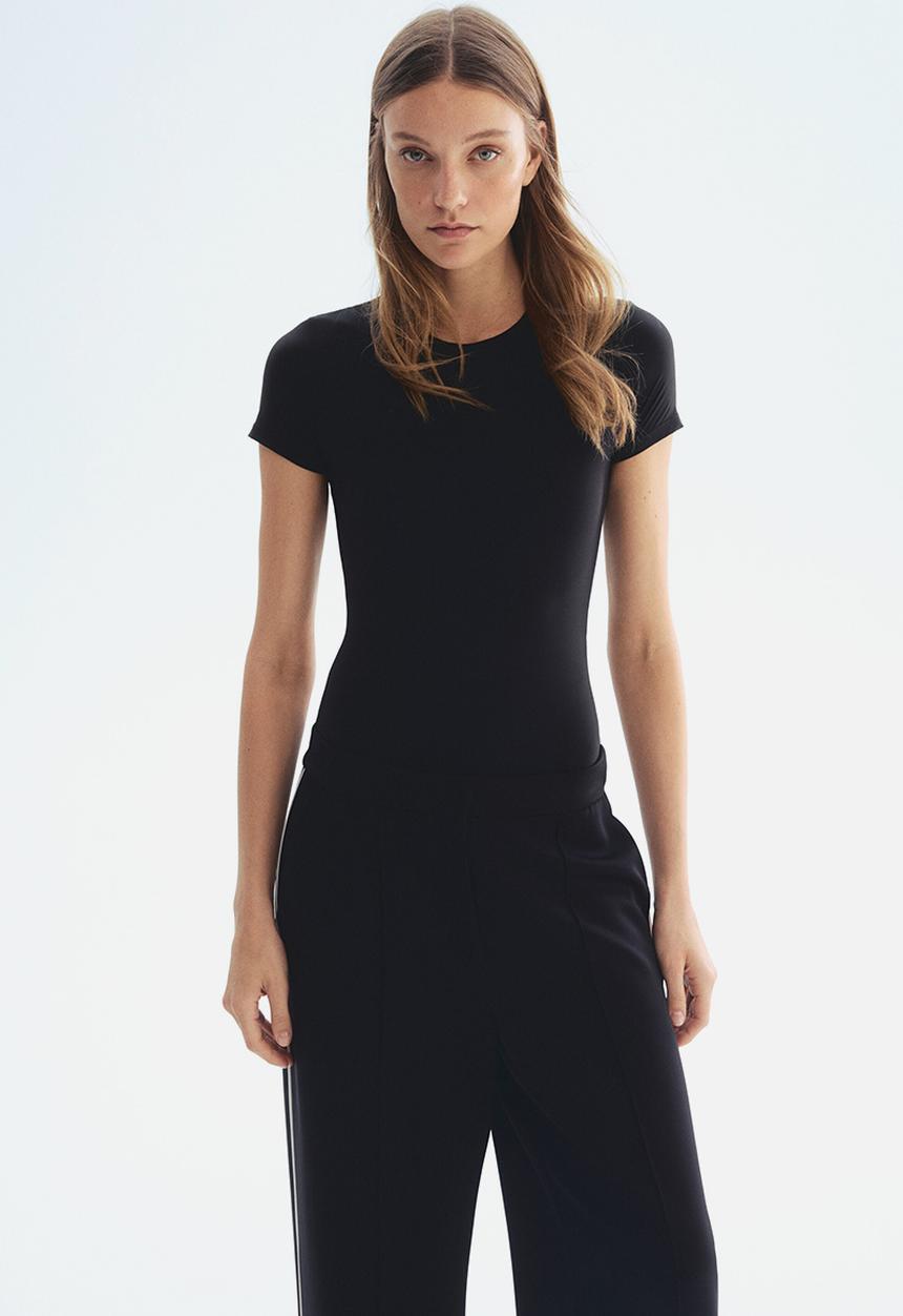 H&M - Short-sleeved microfibre body - black