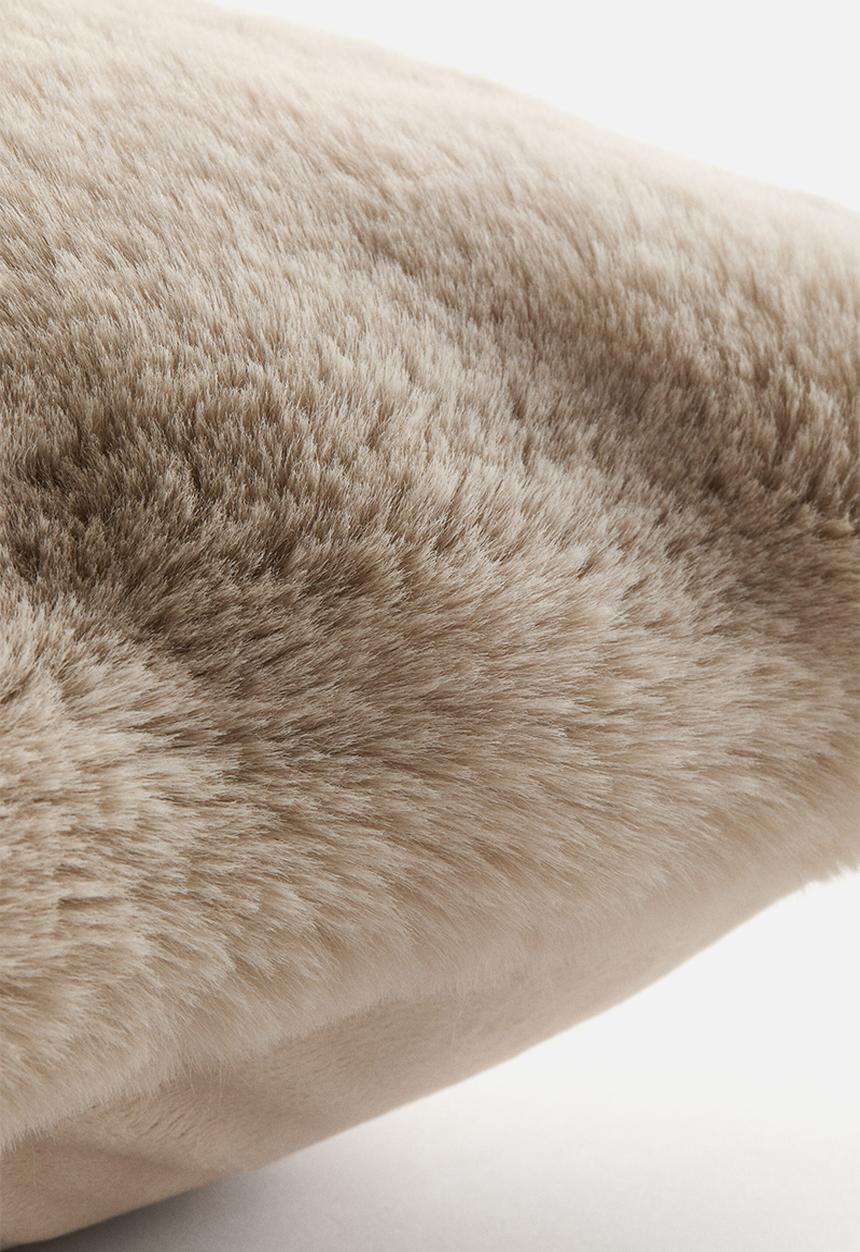 H&M - Fluffy cushion cover - light beige