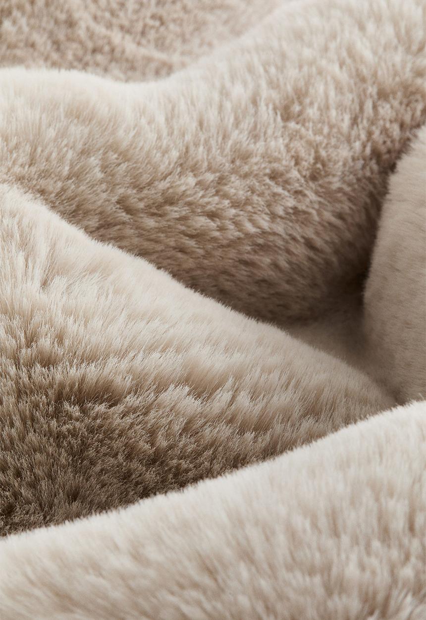 H&M - Fluffy cushion cover - light beige
