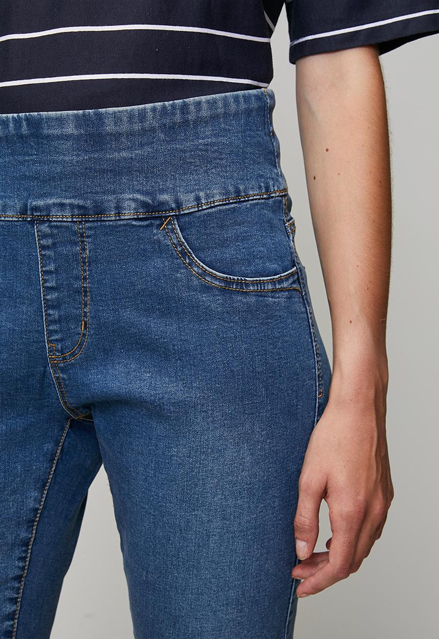 Stella Morgan - Wide Waistband Crop Length Pull On Denim Jegging - Mid Denim