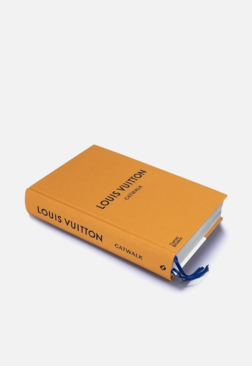 THAMES AND HUDSON UK  - LOUIS VUITTON CATWALK