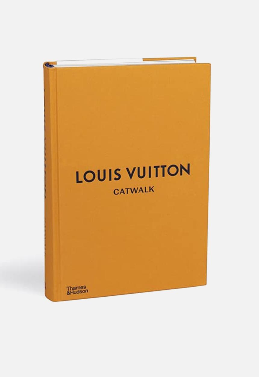 THAMES AND HUDSON UK  - LOUIS VUITTON CATWALK