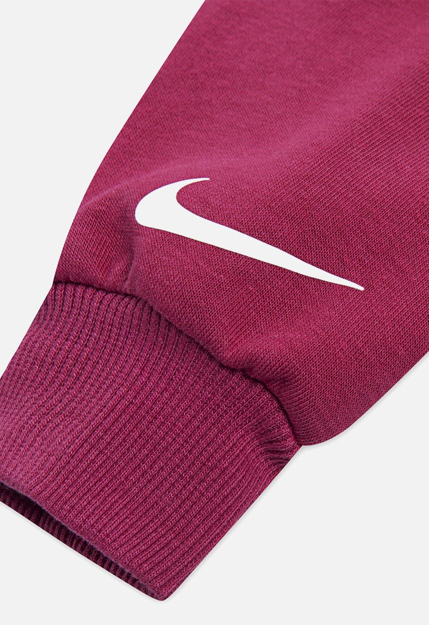 Nike - Nike essentials fleece hoodie - sweet beet
