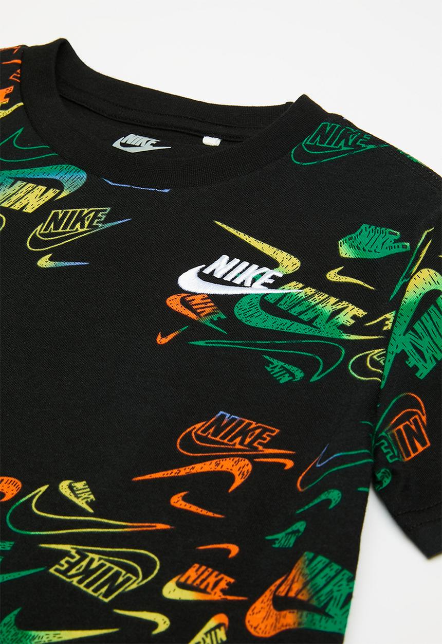 Nike - Nike all-over print reveal tee and pants set - black