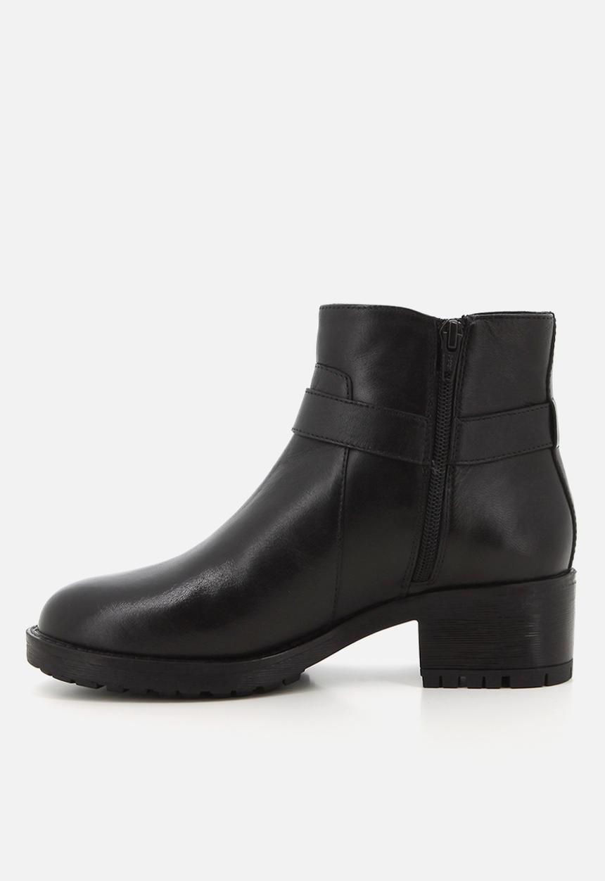 Hush Puppies - Hazel leather boot - black