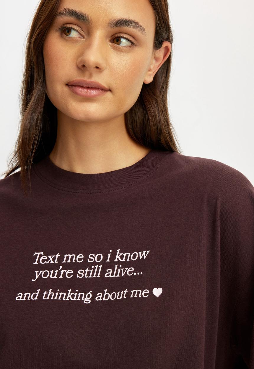 Cotton On - Oversized lounge graphic tee - chocolate plum/ thinking about me