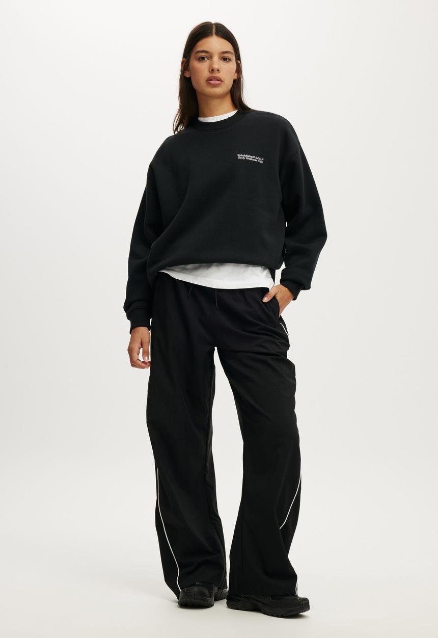 Cotton On - Plush Graphic Crew Sweatshirt - Black/Bw Club