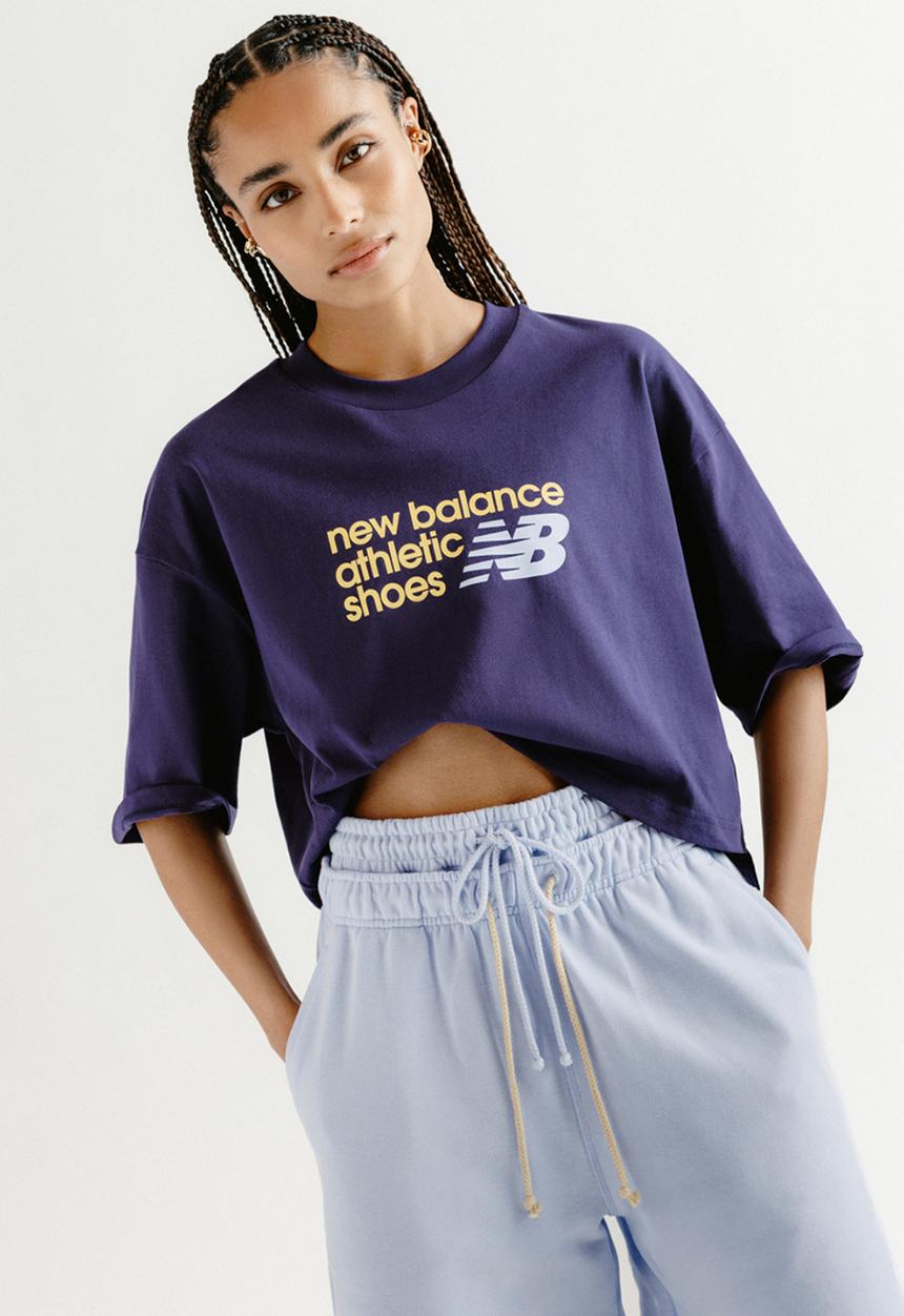 New Balance  - NB Athletics Premium Chest Logo Tee - Boysenberry