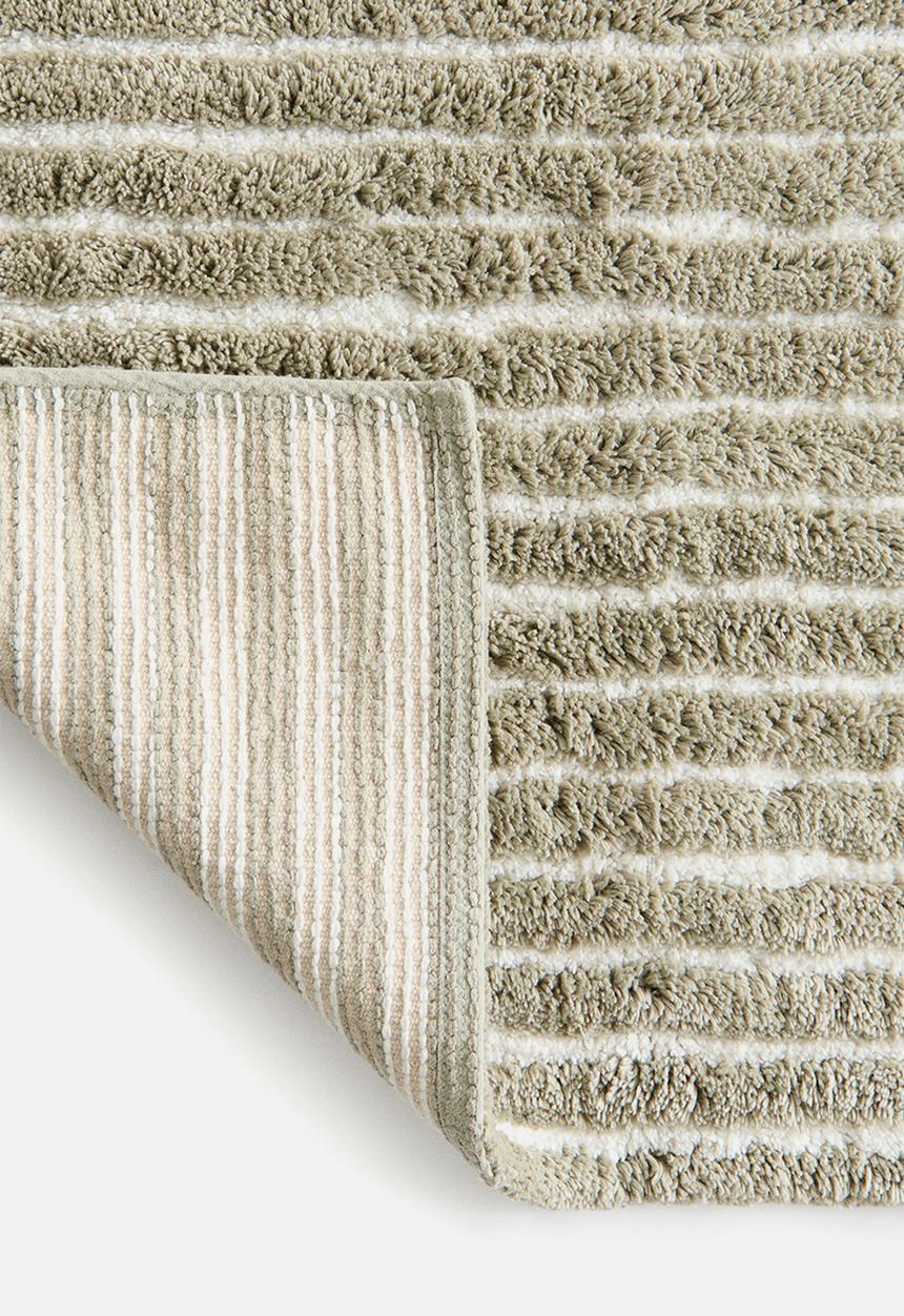 H&M - Tufted cotton bath mat -  light khaki green/striped