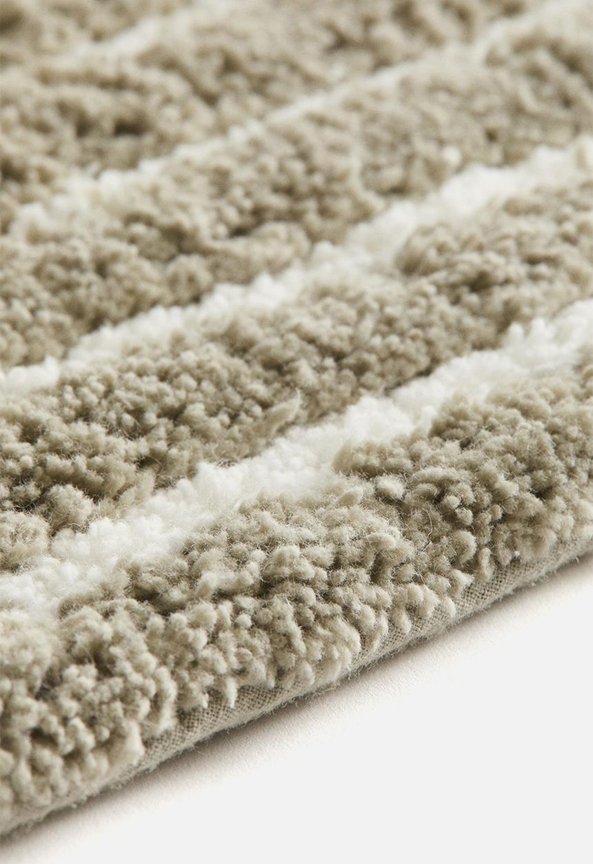 H&M - Tufted cotton bath mat -  light khaki green/striped