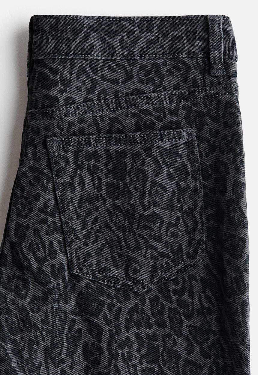 H&M - Flared low jeans - dark grey/leopard print