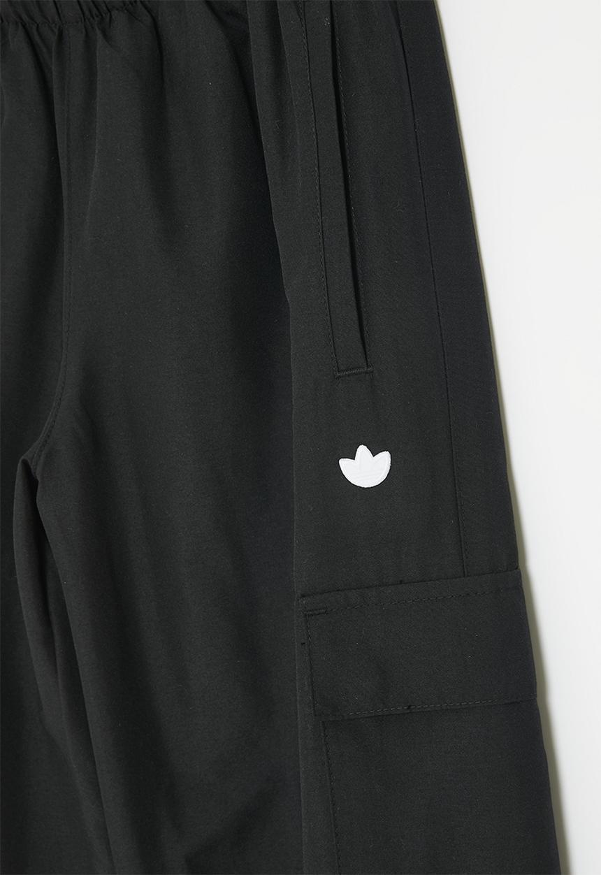 adidas Originals - Ess Woven Cargo K S26 - Black