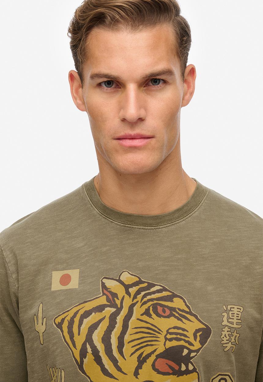Superdry. - Campaign Souvenir Loose Tee - GMJ - Olive