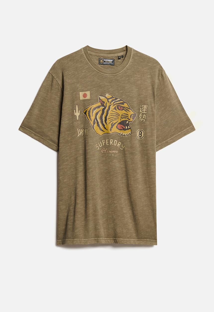 Superdry. - Campaign Souvenir Loose Tee - GMJ - Olive
