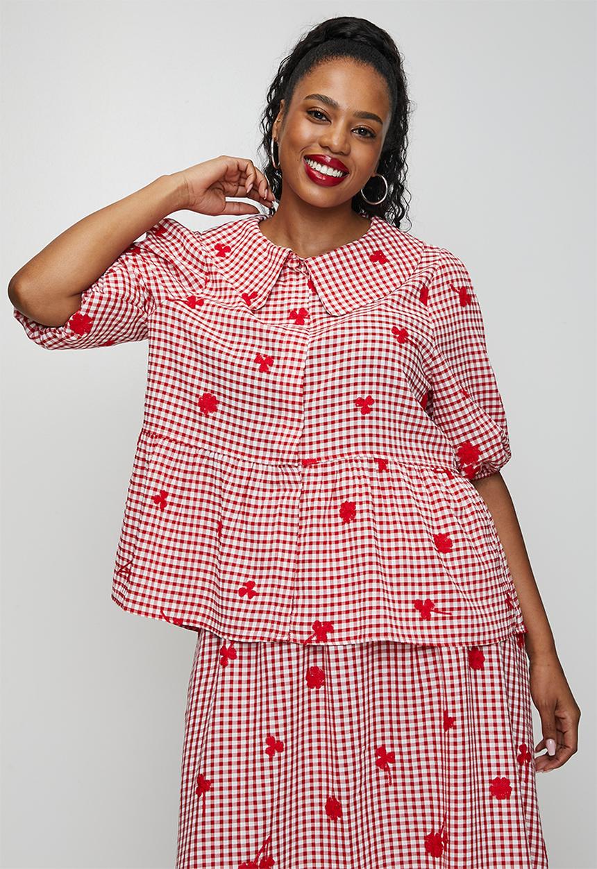 Me&B - Plus Peplum Blouse in Interest  Gingham - Red