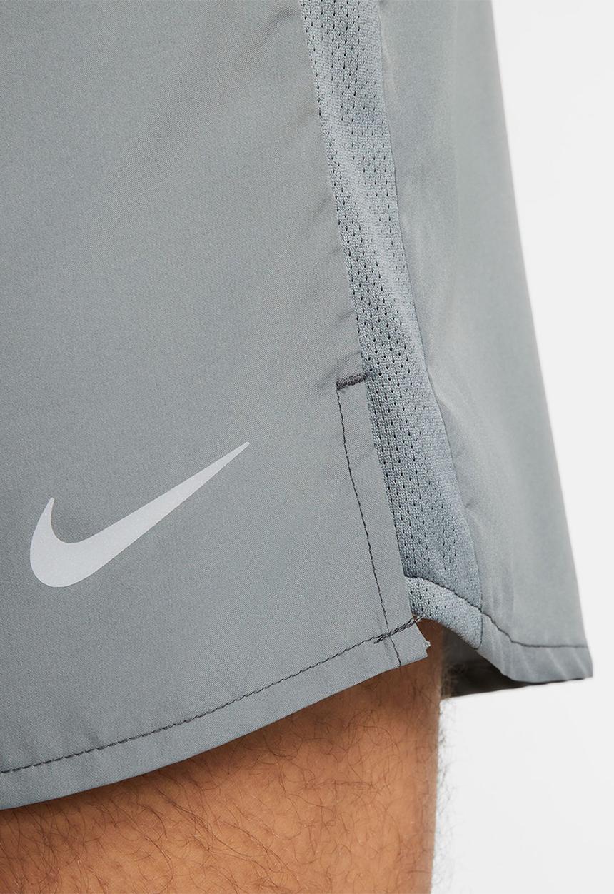 Nike - Nike Challenger Dri-FIT 7" Unlined Running Shorts