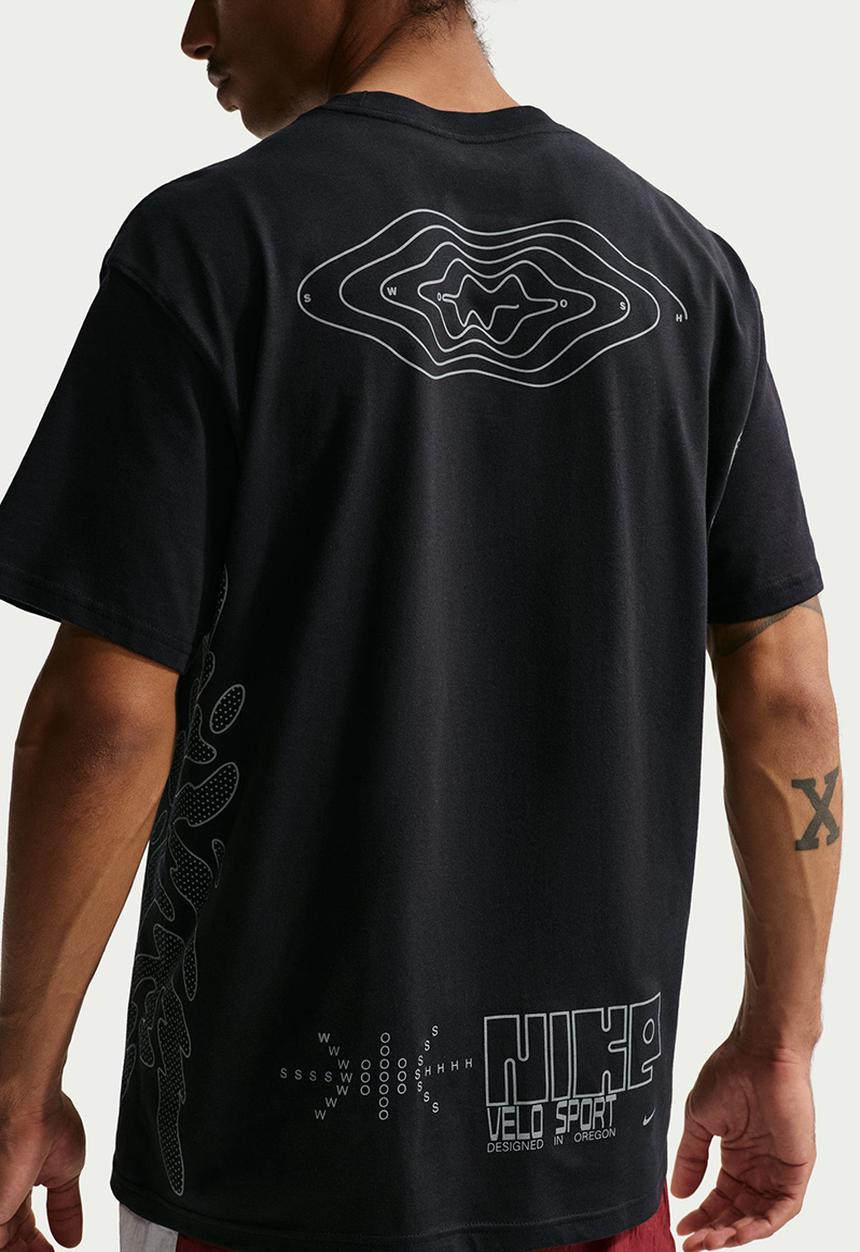 Nike - NSW LSE REFLECTIVE CYCLE Tee - Balck