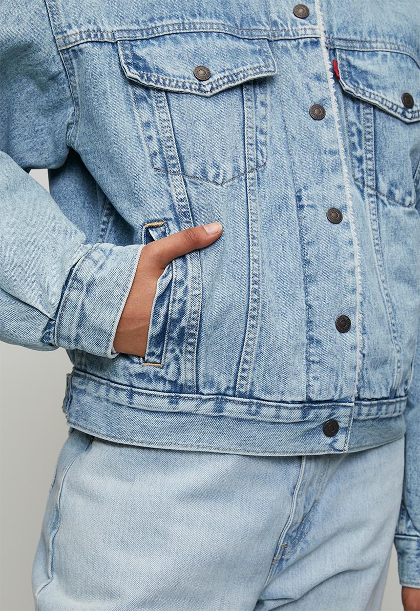 Levi’s® - 90s Sherpa trucker za - morning sunlight