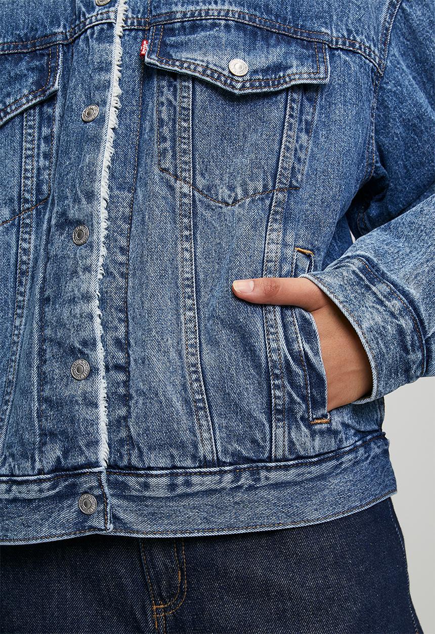 Levi’s® - 90s Sherpa trucker za - inner adventurer