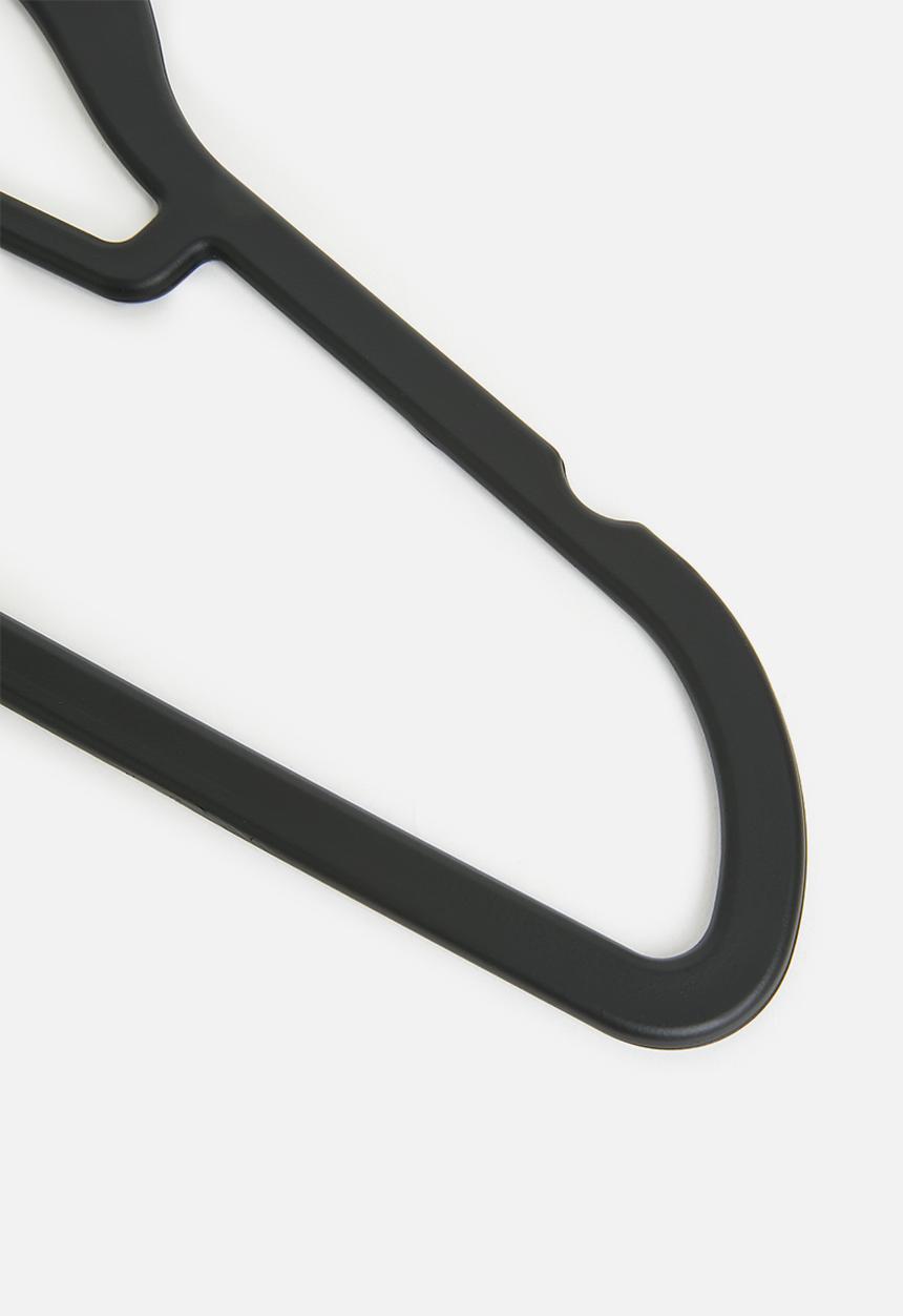 H&S - Rubber Coated Clothes Hanger Set Of 5 - Black