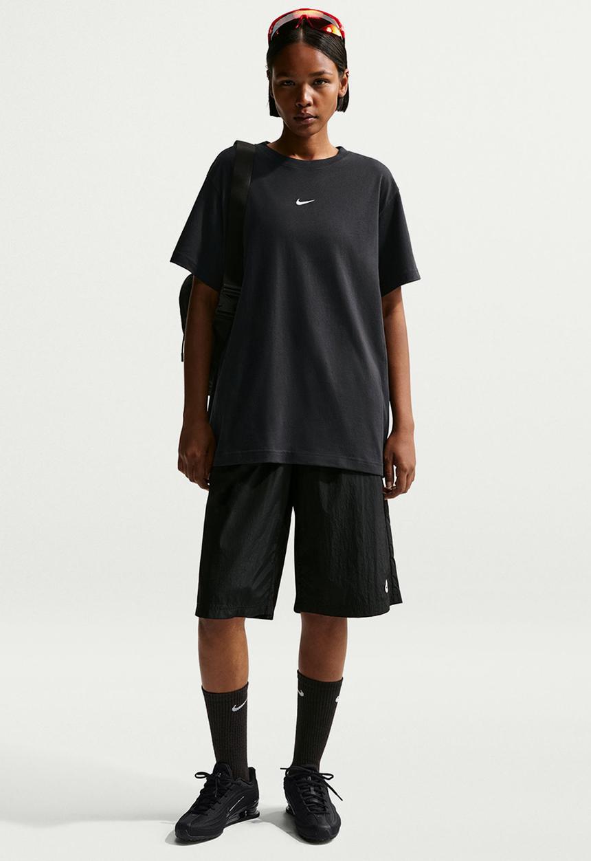 Nike - W Nsw Classic Short Sleeve Tee - Black/White