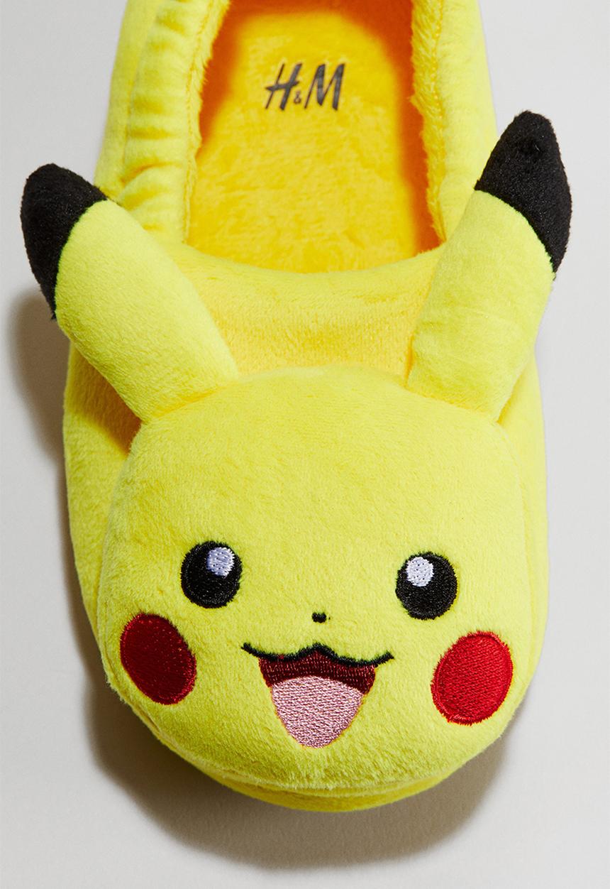 H&M - Soft slippers - yellow/pokémon 