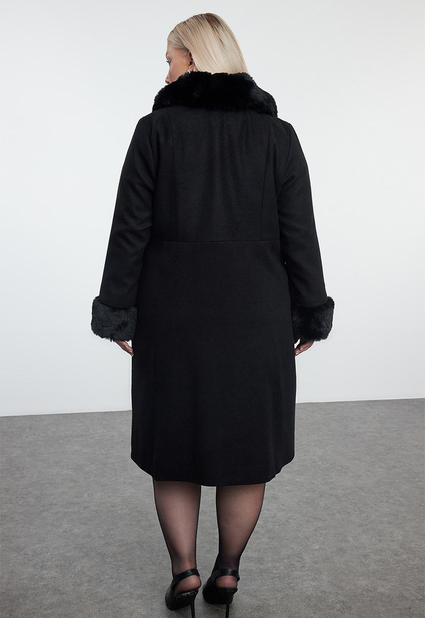Trendyol - Plus Wool Blend Stamp Coat with Fur Collar and Sleeve Detail - Black