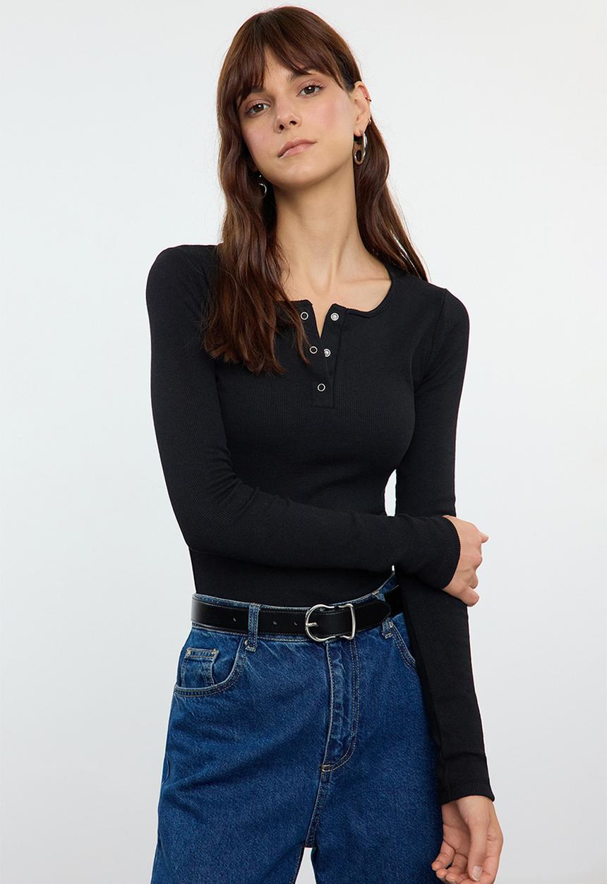 Trendyol - Stretchy Corded Knitted Blouse with Snap Fasteners - Black
