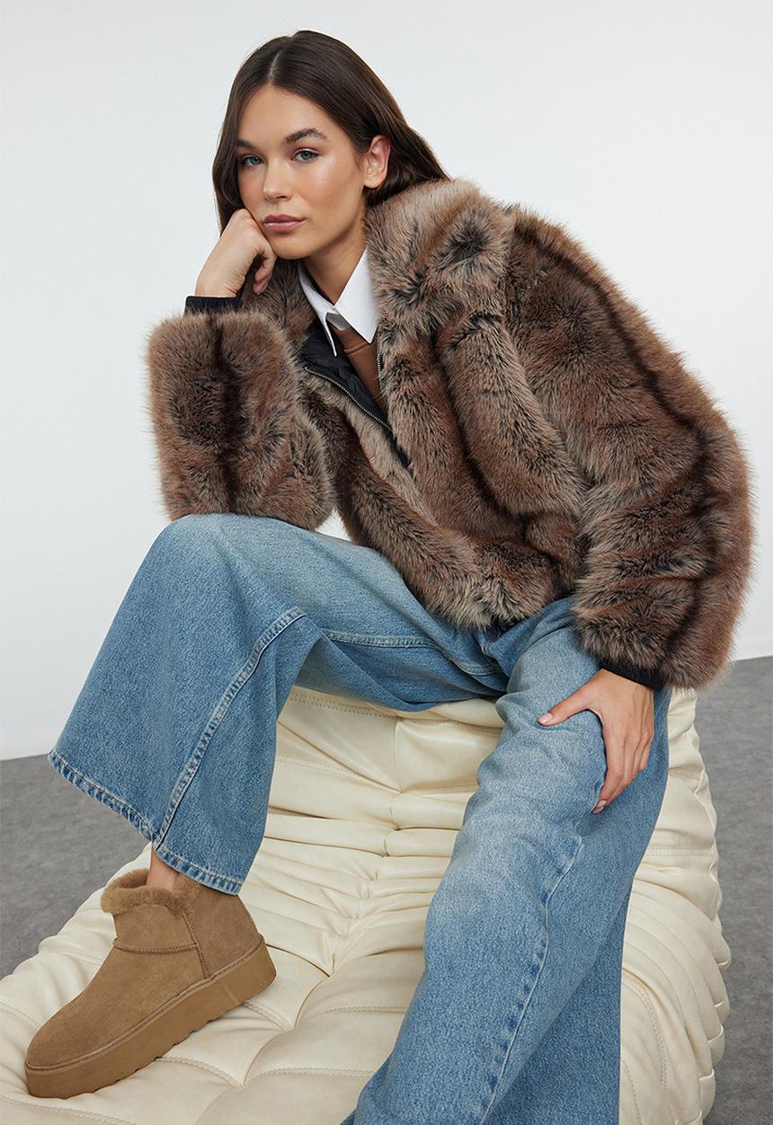Trendyol - Oversize Mold Rubber Detailed Bomber Fur Coat - Brown