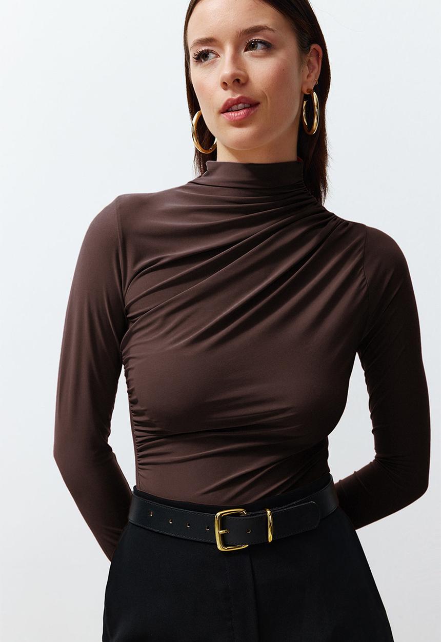 Trendyol - Gathered Square Collar Fitted Flexible Knitted Blouse - Brown