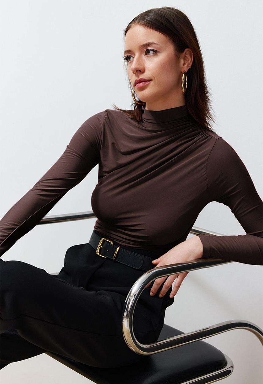 Trendyol - Gathered Square Collar Fitted Flexible Knitted Blouse - Brown