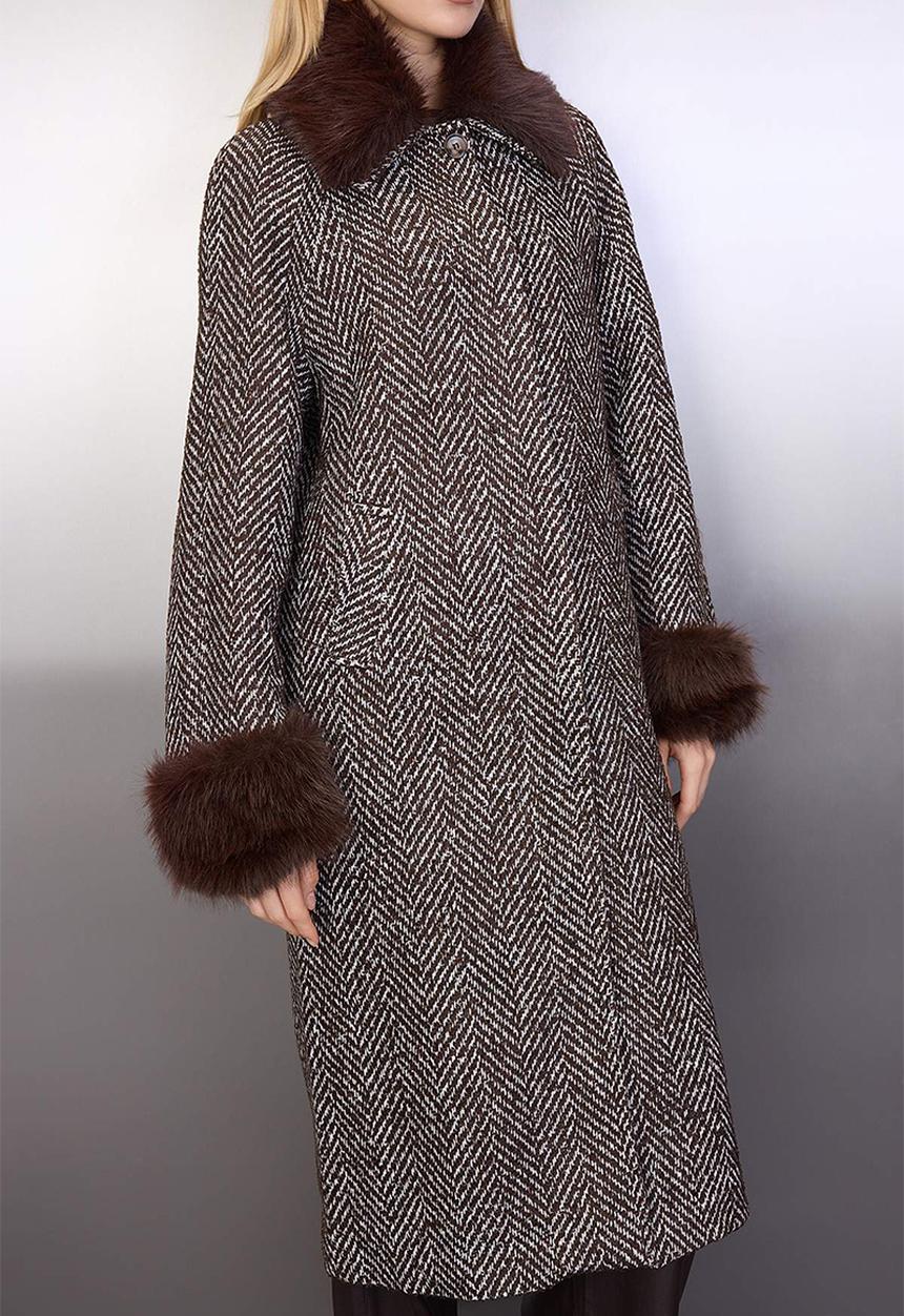 Trendyol - Fur Detailed Houndstooth Mono Closure Oversize Long Cashmere Coat - Brown