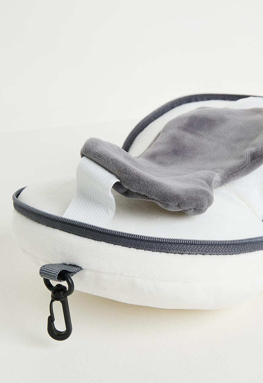 Pop Candy - Soft travel pillow with eye mask - white/grey/panda