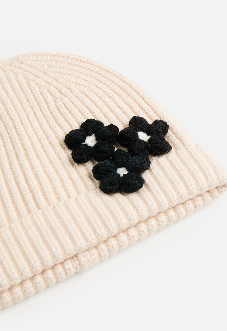 Pop Candy - Fitted beanie with crocheted flowers - cream