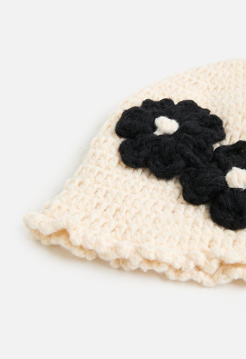 Pop Candy - Crocheted bucket hat - cream/flowers