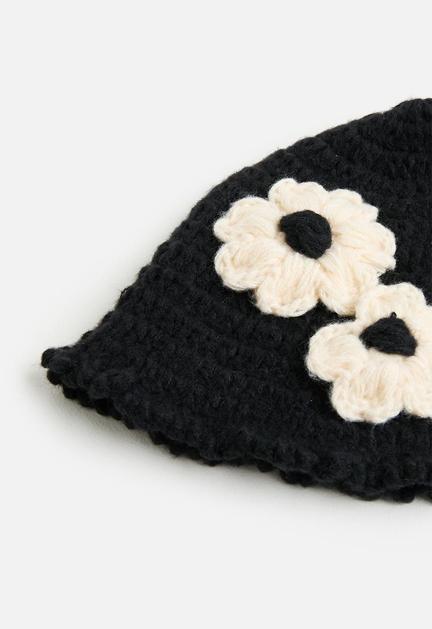 Pop Candy - Crocheted bucket hat - black/flowers