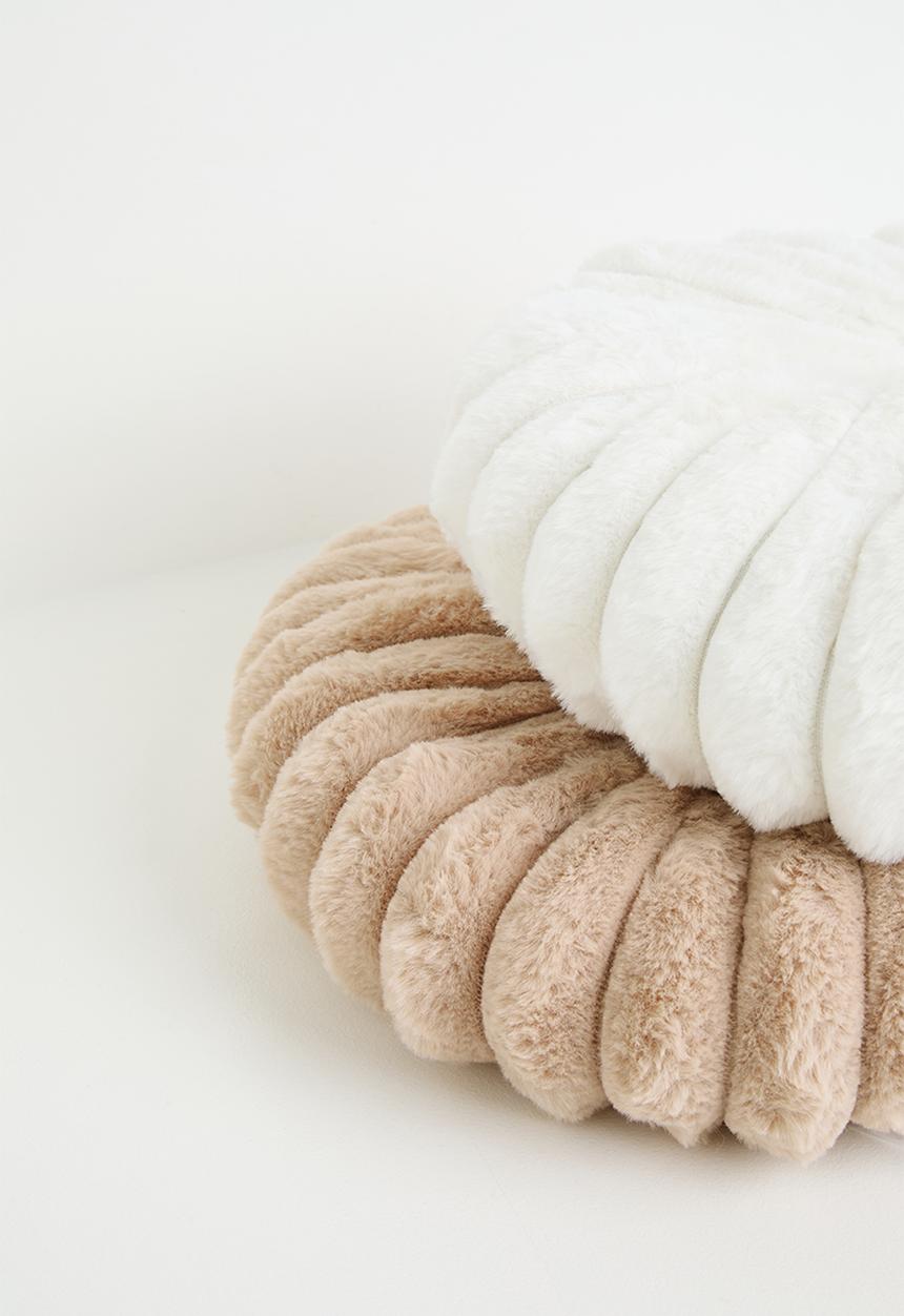 H&S - Flora round cushion - Off white