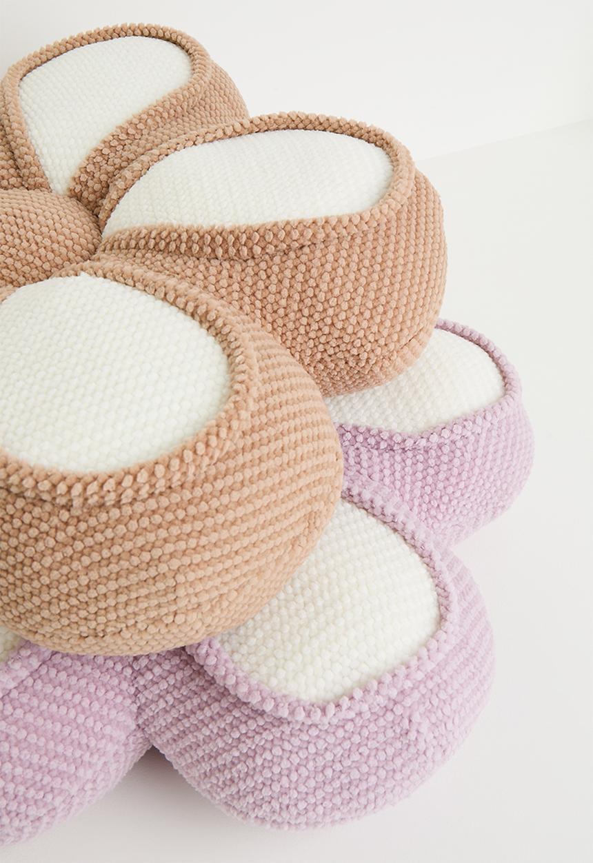 Pop Candy - Textured flower-shaped floor cushion - pastel purple/white